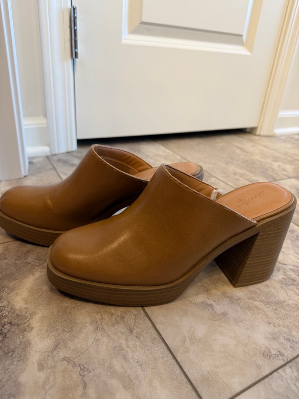 Universal Thread Tan Platform Mule Clogs - Picture 2 of 5